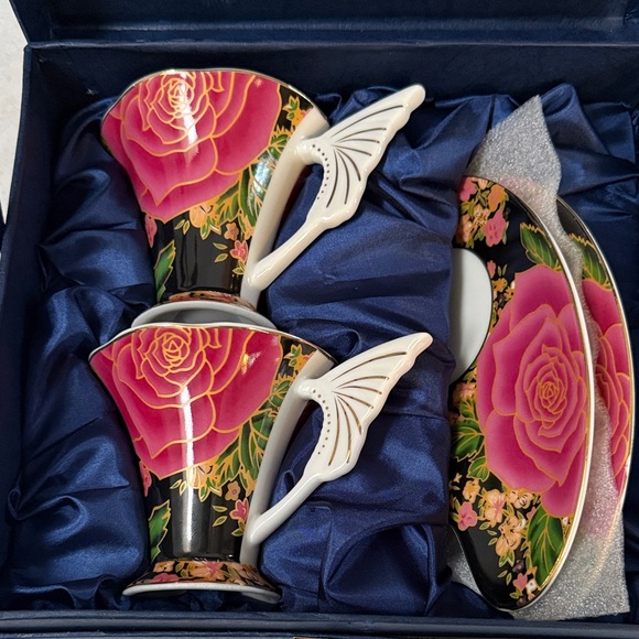 Adeline Rose Pattern Teacup Set - Red and Black - Picture 3 of 6